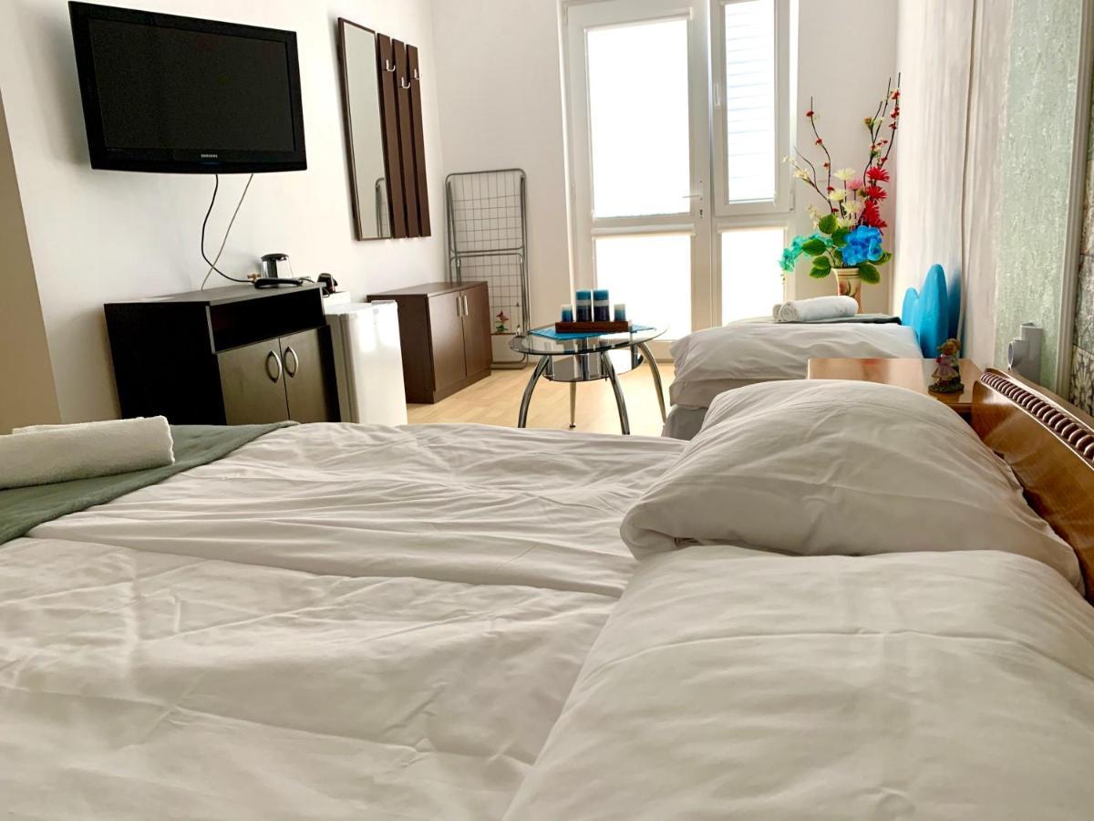 Sunray Guest House, Private Rooms & Apartment With Lovely Sea View Varna Luaran gambar