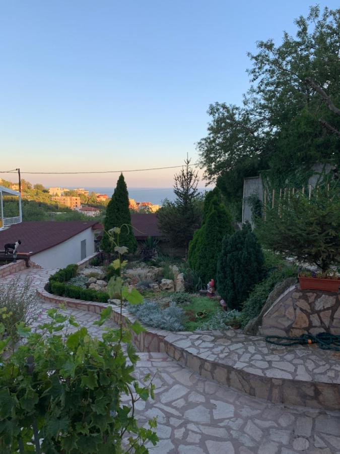 Sunray Guest House, Private Rooms & Apartment With Lovely Sea View Varna Luaran gambar