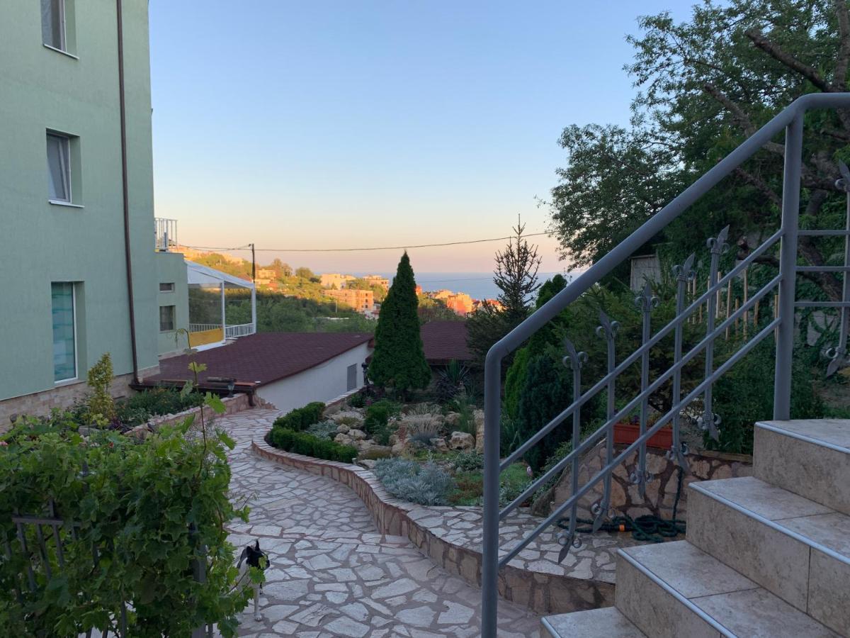 Sunray Guest House, Private Rooms & Apartment With Lovely Sea View Varna Luaran gambar