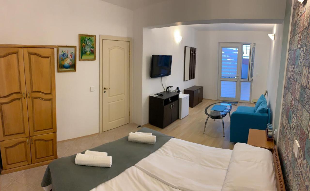 Sunray Guest House, Private Rooms & Apartment With Lovely Sea View Varna Luaran gambar