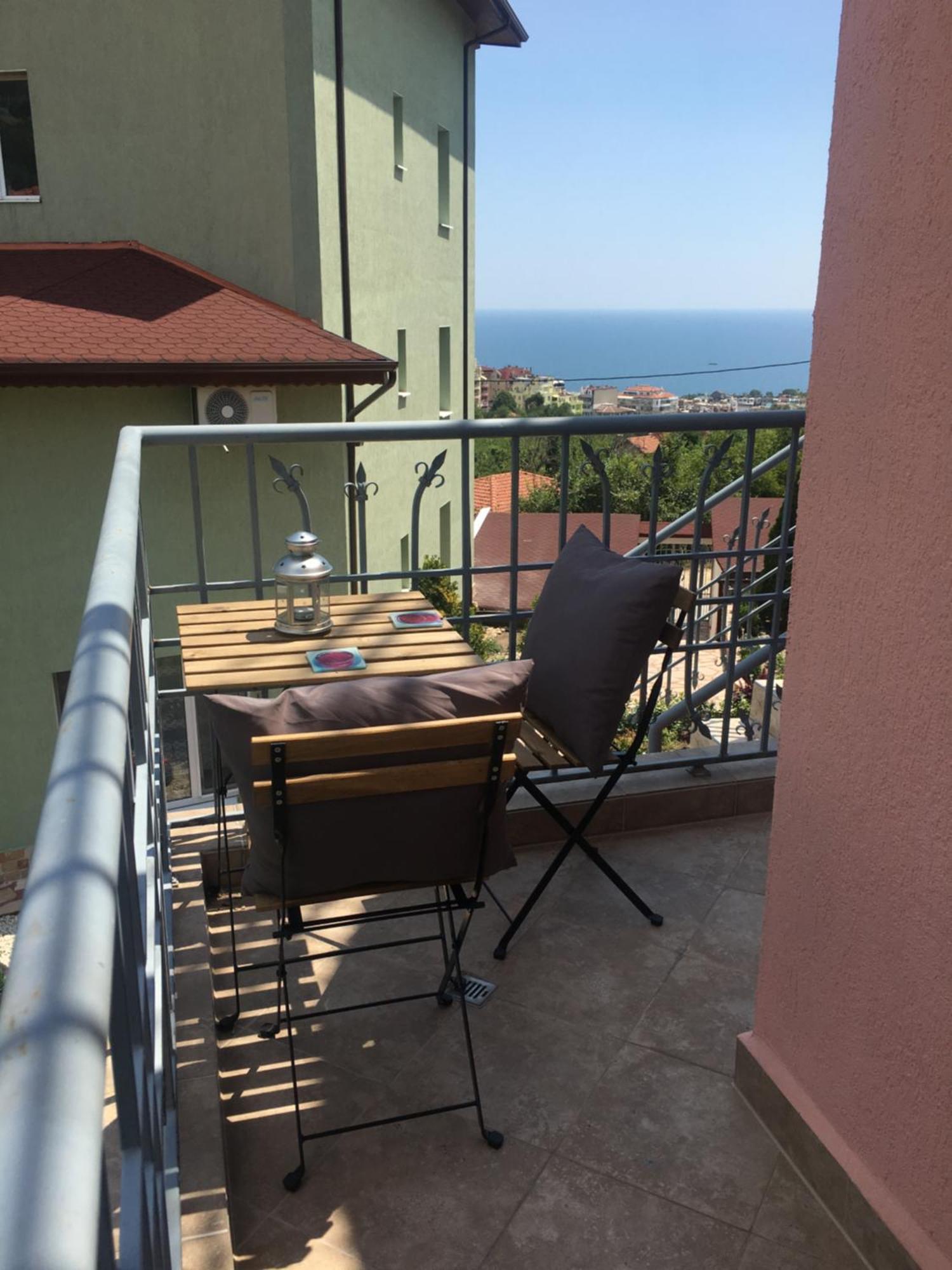 Sunray Guest House, Private Rooms & Apartment With Lovely Sea View Varna Luaran gambar