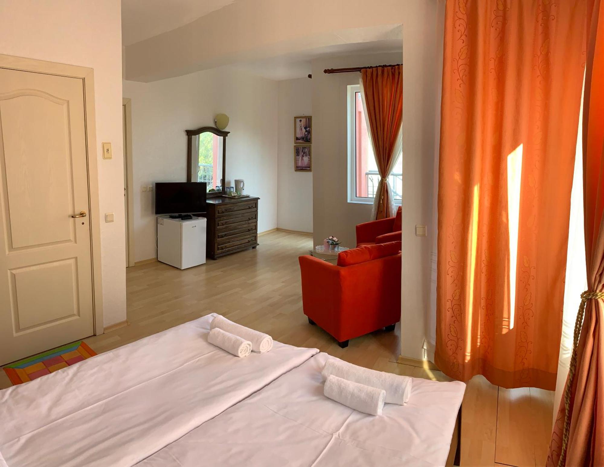 Sunray Guest House, Private Rooms & Apartment With Lovely Sea View Varna Luaran gambar