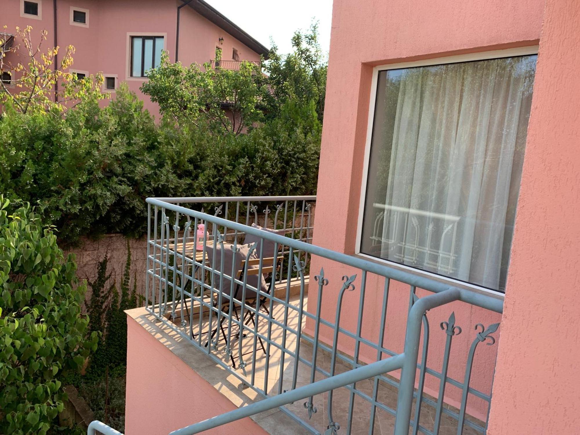 Sunray Guest House, Private Rooms & Apartment With Lovely Sea View Varna Luaran gambar