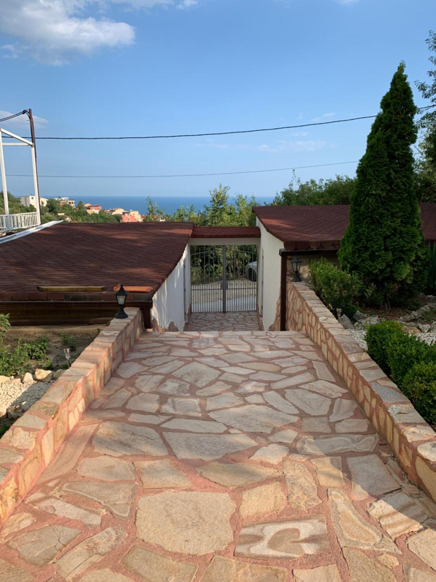 Sunray Guest House, Private Rooms & Apartment With Lovely Sea View Varna Luaran gambar