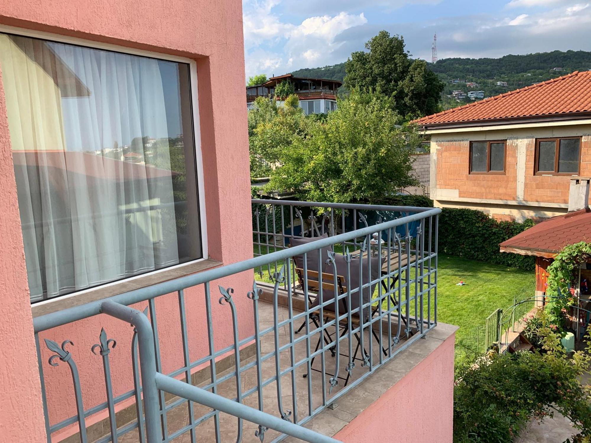 Sunray Guest House, Private Rooms & Apartment With Lovely Sea View Varna Luaran gambar