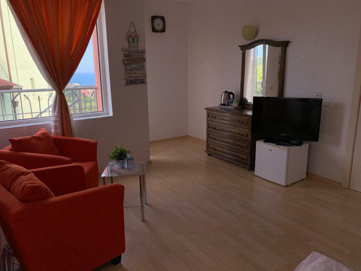 Sunray Guest House, Private Rooms & Apartment With Lovely Sea View Varna Luaran gambar