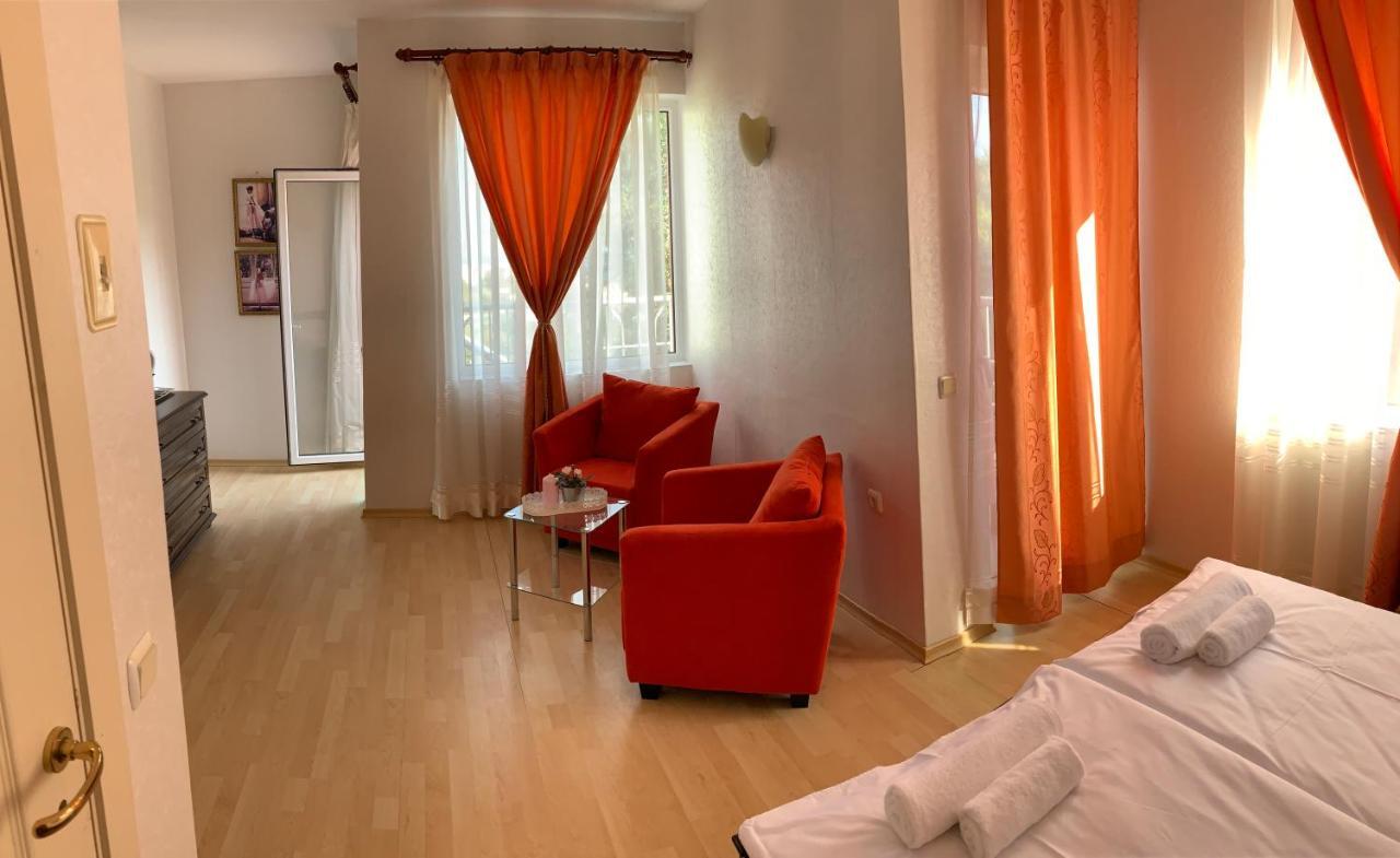 Sunray Guest House, Private Rooms & Apartment With Lovely Sea View Varna Luaran gambar